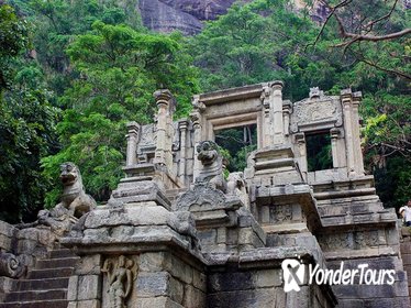 Private Day Trip to Sri Lanka's Northwest: Ancient Kingdoms Tour from Colombo
