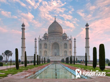 Private Day-Trip to Taj Mahal and Agra from Pune with Return Flight
