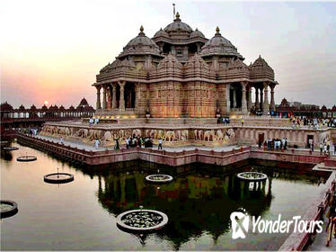 Private Evening Tour of Akshardham Temple with Musical Fountain Show