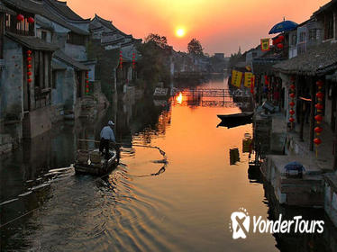 Private Fengjing and Xitang Water Town Sunset Boating Tour with Dinner from Shanghai