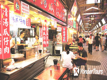 Private Food and Market Evening Tour in Taipei