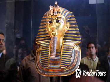 Private Full Day Guided Tour: Giza Pyramids and Egyptian Museum with Camel Ride and Lunch