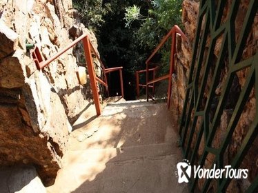 Private Full-Day Cradle of Human Kind and Wonder Cave Tour Private Full-Day Cradle of Human Kind and Wonder Cave Tour