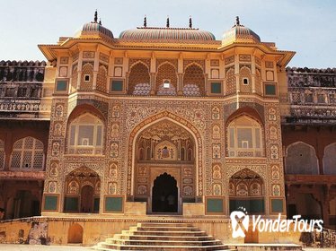 Private Full-Day Tour of Amber Fort and Royal Gaitor Including a Hike to Galtaji Temple