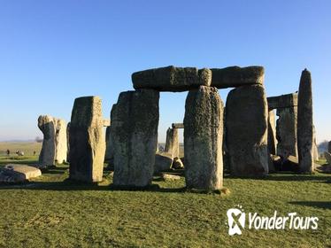 Private Full-Day Tour of Stonehenge and Bath from London