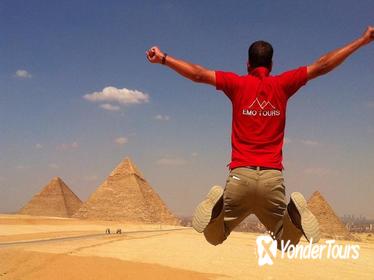 Private Full-Day Tour Visiting Giza Pyramids, Transfers and Lunch Included