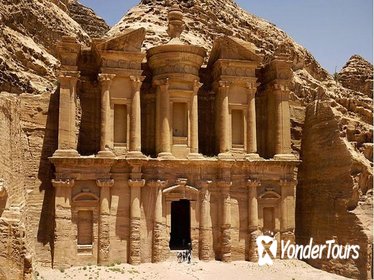 Private Full-Day Wadi Rum and Petra Tour from Aqaba