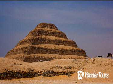 Private Guided Day Tour of Giza and Saqqara with Egyptian Lunch and Camel Ride
