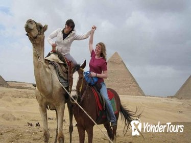 Private Guided Day Tour: Giza Pyramids, Egyptian Museum and Nile Dinner Cruise