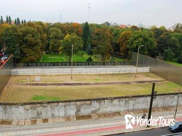 Private Guided Van Tour: Berlin Wall with Living Witness Commentary