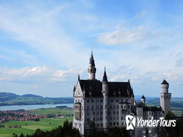 Private Mini Van Tour to the Royal Neuschwanstein Castle and Linderhof Palace and Ettal Monastry and Oberammergau