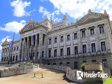 Private Montevideo City Tour Lunch and transfers with Ferry from Buenos Aires