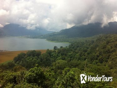 Private Rainforest Trekking Tour with Tamblingan Lake Canoeing