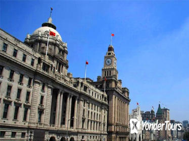 Private Shanghai Day Tour Including the Bund Yu Garden Old Town Market and Shanghai Museum