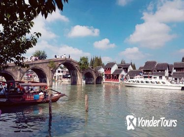 Private Shanghai Highlights and Zhujiajiao Water Town in One Day
