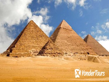 Private Sightseeing Tour of Giza Pyramids and Sakkara