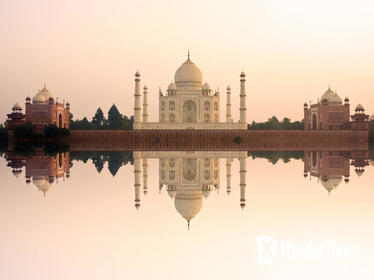 Private Taj Mahal at Sunrise and Agra Day Tour from Delhi