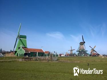Private tour from AMS airport to Zaanse Schans windmills
