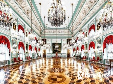 Private Tour of Hermitage and Peterhof Parks with Grand Palace in St Petersburg