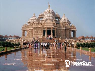 Private Tour: Akshardham Temple and Spiritual Sites of South Delhi Including ISKCON Temple
