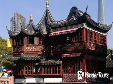 Private Tour: Full-Day Shanghai City Sightseeing Tour Including the Bund and Yuyuan Garden
