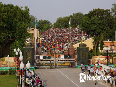 Private Tour: Golden Temple and Wagah Border with Punjabi Lunch