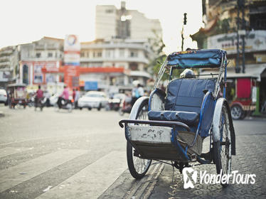 Private Tour: Hue Imperial City and Tinh Tam Lake by Cyclo