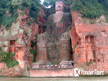 Private Tour: Leshan Giant Buddha and Fishing Village from Chengdu