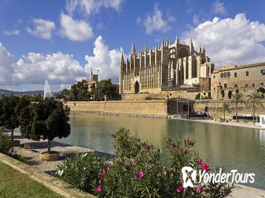 Private Tour: Palma de Mallorca Old Town, Palma Cathedral and Cruise