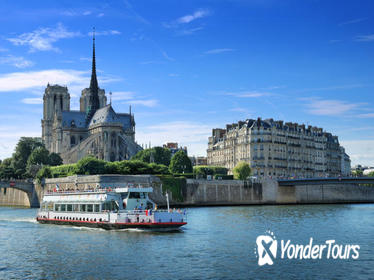 Private Tour: Paris City Sightseeing and Seine River Cruise with Lunch at the Eiffel Tower