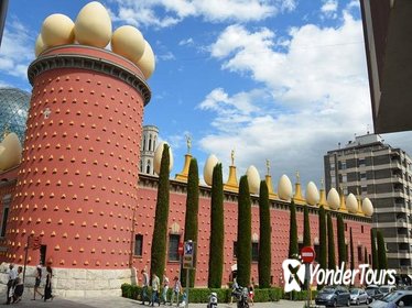 Private Tour: Salvador Dali Museum at Figueres and Girona Day Trip from Barcelona