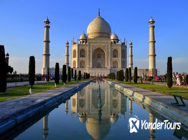 Private Tour: Taj Mahal and Agra Tour from Bangalore with Return Flights