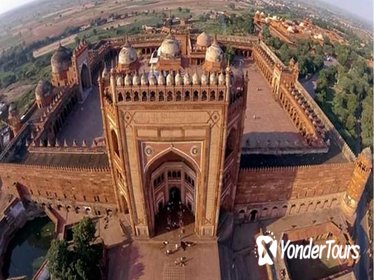 Private Tour: Taj Mahal and Fatehpur Sikri Day Tour