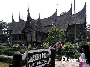 Private Tour: Taman Mini Indonesia Indah and Bird Park from Jakarta