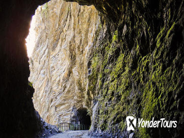 Private Tour: Taroko Gorge with Qingshui Cliff, Swallow Grotto, and More