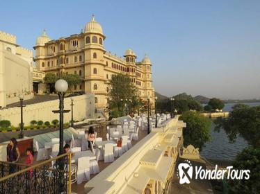 Private Tour: Udaipur City Tour with Boat Ride on Lake Pichola