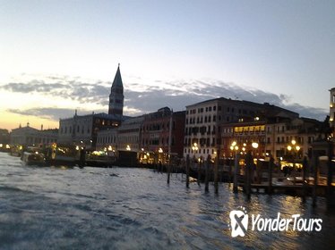 Private Tour: Venice Walk, Gondola, and Private Boat Tour ending on Murano Island with Venetian Lunch and Glass Factory Visit