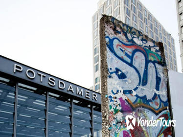 Private Tour: Walk the Berlin Wall with a Historian Guide