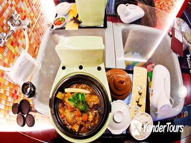 Private Tour: Ximending Walking Tour and Modern Toilet Restaurant Experience