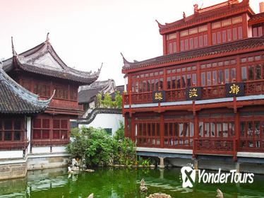Private Tour: Yuyuan Garden, Chenghuangmiao Temple and Taobao City Market