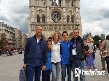 Private Walking Tour of Paris Including Notre Dame and Ile de la Cit e