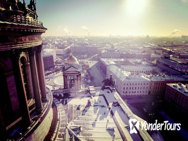 Private Winter Walking Tour of Saint Petersburg Including Traditional Tea and Russian Treats