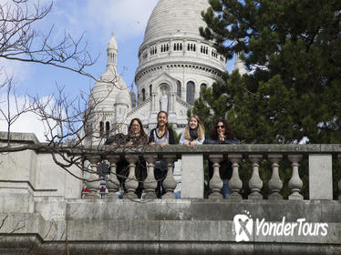 Professional Photo Shoot Tour in Paris' Montmartre