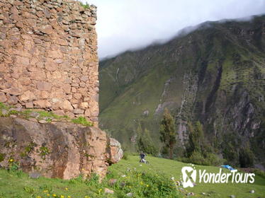 Pumamarca Ruins Trek to Machu Picchu in 2 Days