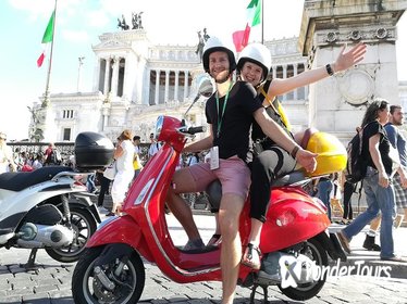Rome Self-Guided Trip on Vespa with Dinner