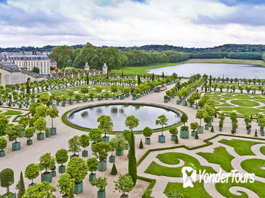Royal Gardens of Versailles Walking Tour from Paris