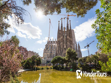 Sagrada Família Tour with Facade Tower Visit