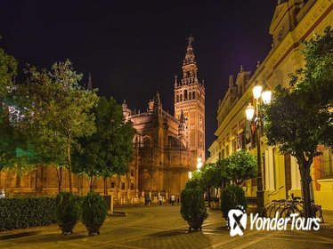 Santa Cruz Evening Walking Tour in Seville Including Tapas and Drinks