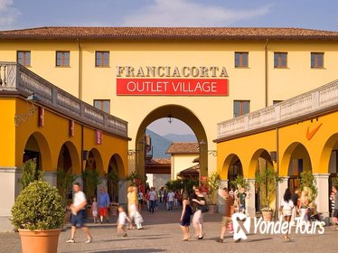 Shopping in Franciacorta Outlet: Private Transfer from Verona