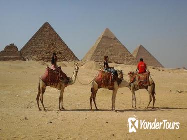 Sightseeing Day Tour to Pyramids, Egyptian Museum and Bazaar from Giza or Cairo